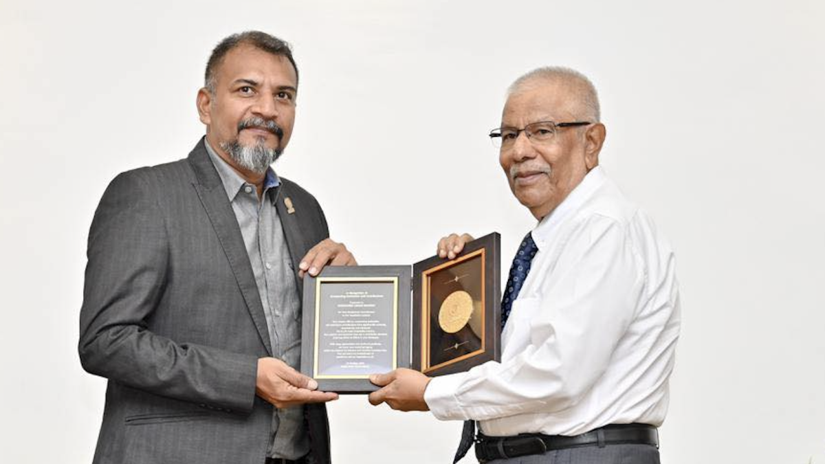 SATA HONORS MR. M.U MANIKU FOR OUTSTANDING CONTRIBUTION TO MALDIVIAN TOURISM